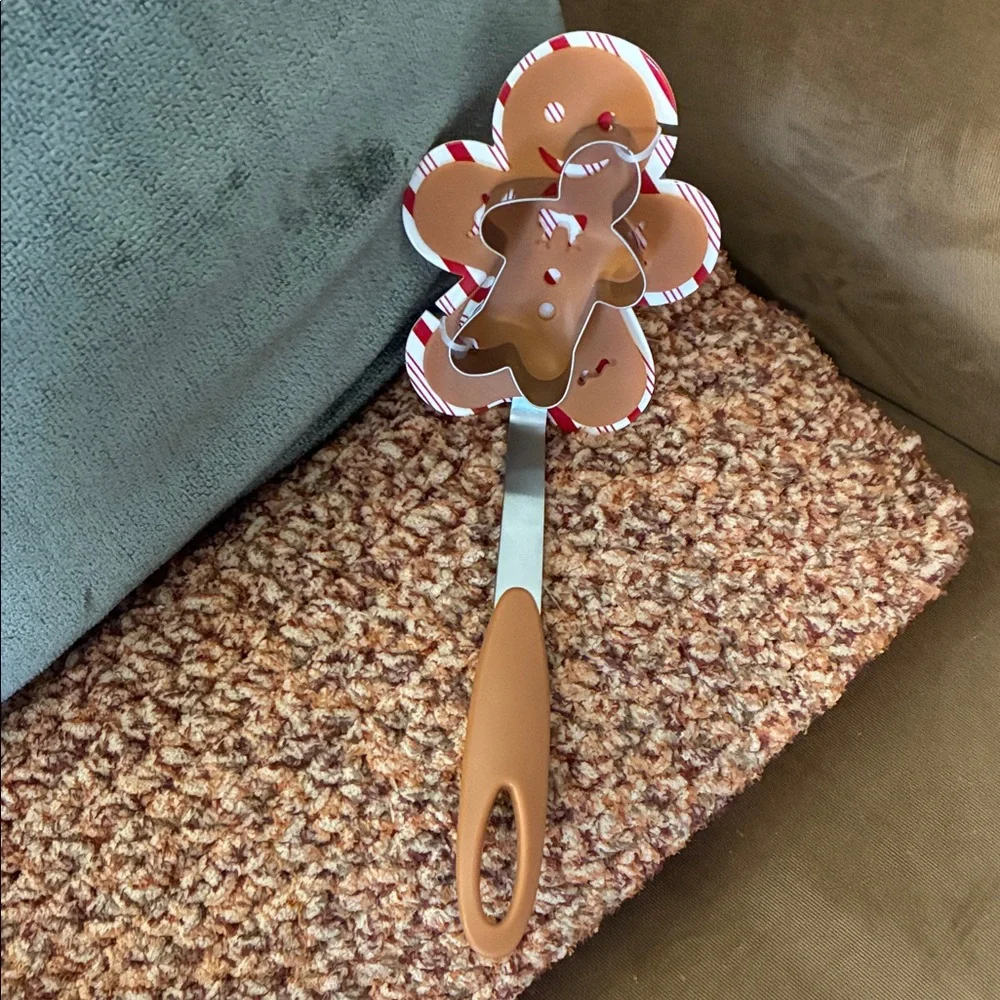 Cookie Cutter and Turner